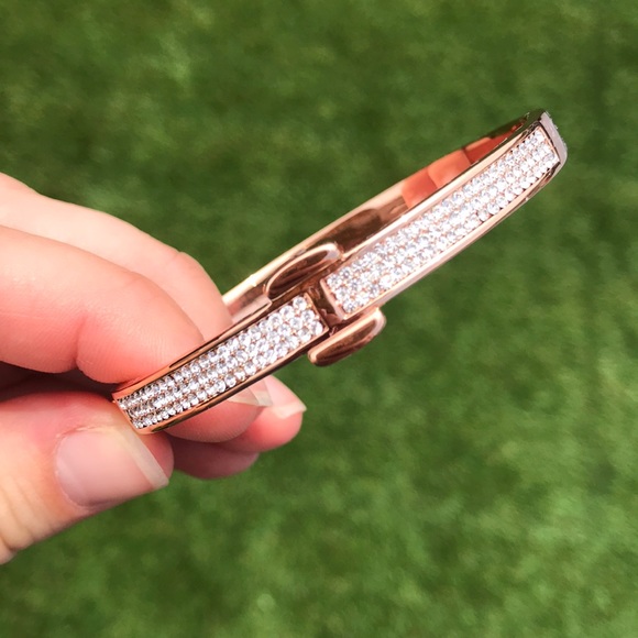 Elegant Gold and Silver Women's Bracelet - Picture 3 of 3